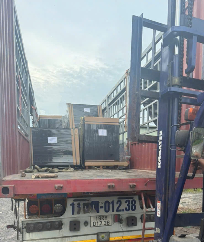 Hình ảnh đóng hàng và vận chuyển Sáng Tạo Việt